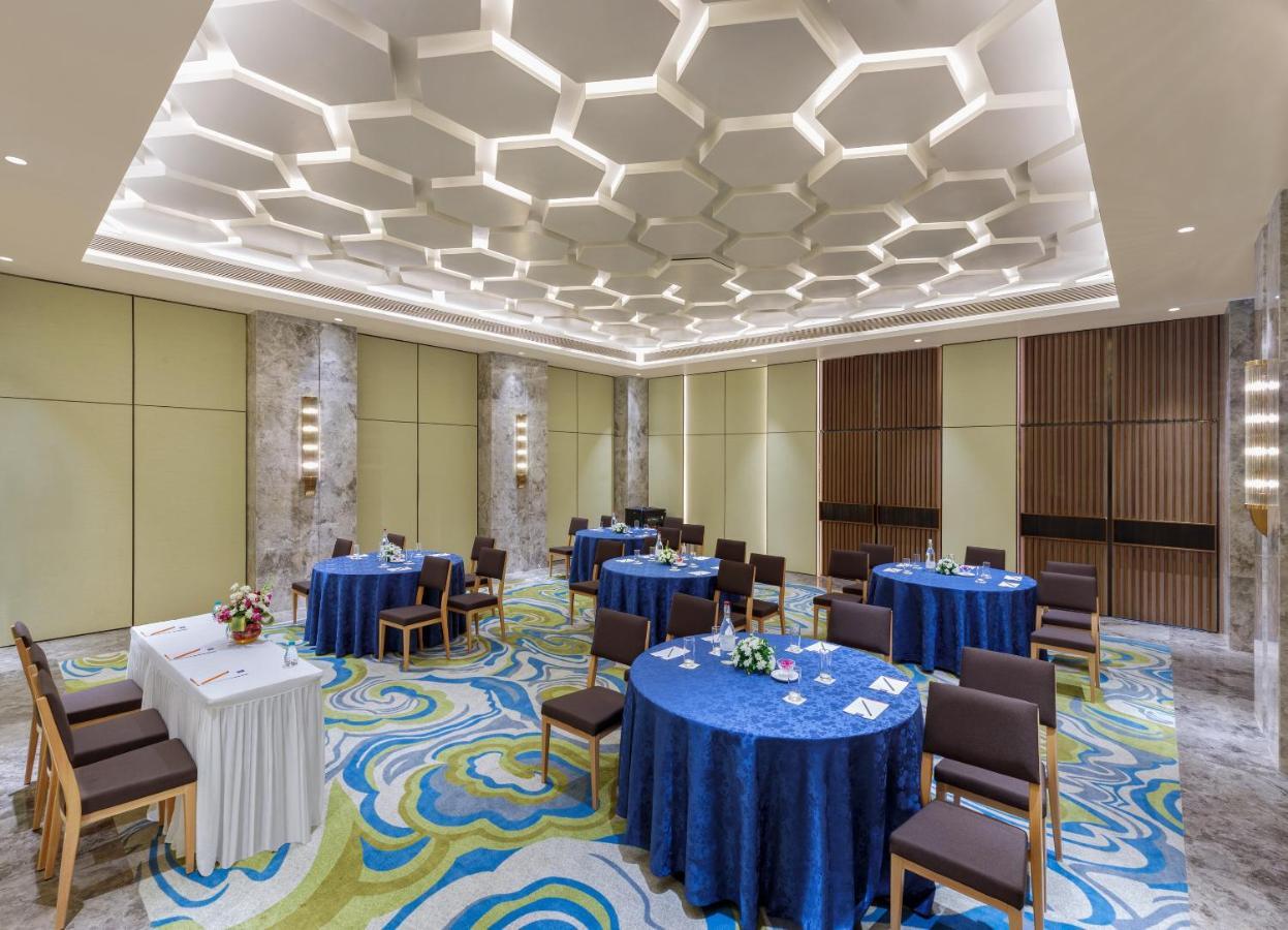 Bellevue Sarovar Premiere Junagadh Buitenkant foto