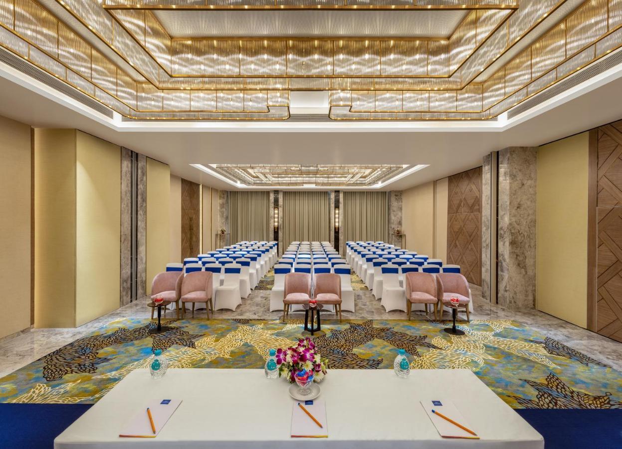 Bellevue Sarovar Premiere Junagadh Buitenkant foto