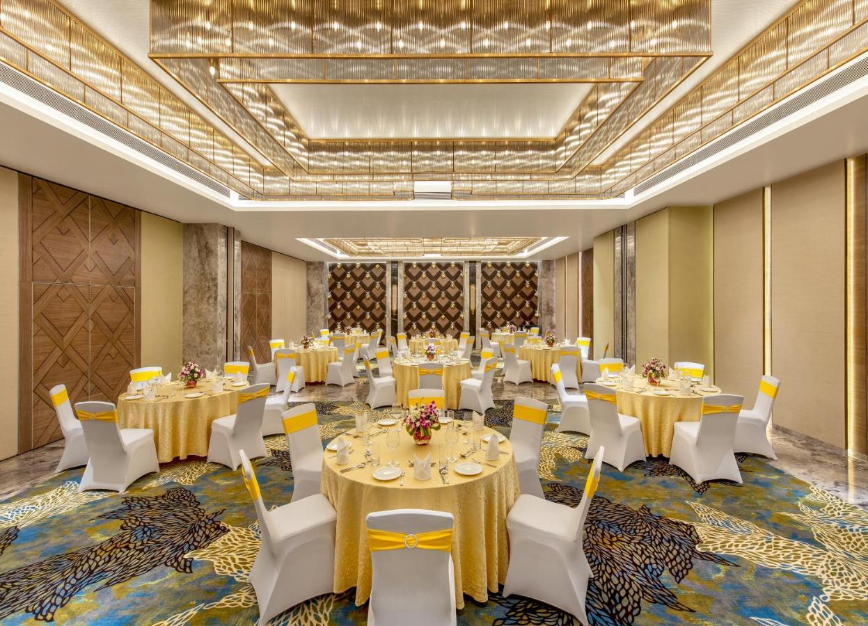 Bellevue Sarovar Premiere Junagadh Buitenkant foto